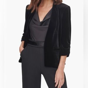 Eliza J velvet blazer size: medium